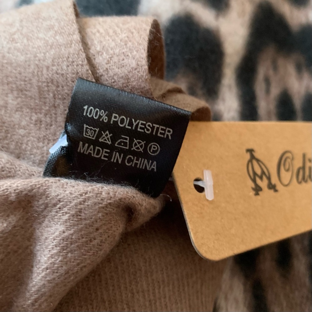 Blanket Scarf by Odiva | Leopard Print | Fringe 🤎🖤 - Picture 7 of 9